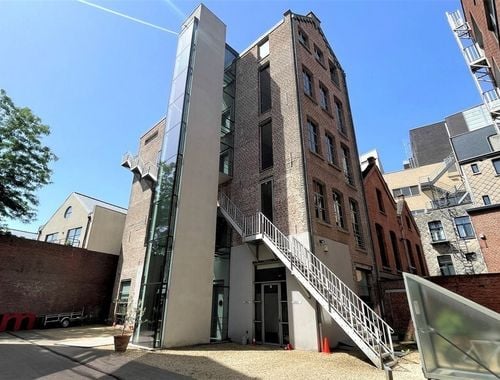                                         Kantoor te huur in Antwerpen, € 1.750
