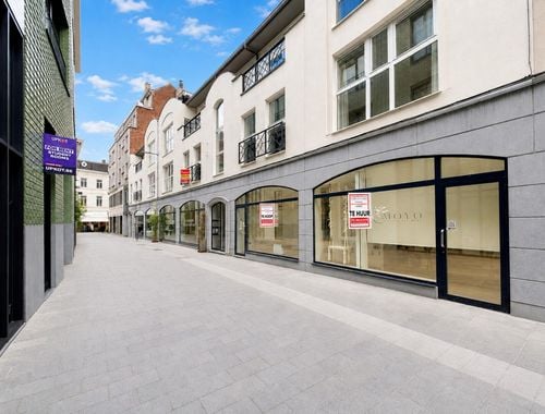                                        Commerce à louer à Kortrijk, € 1.350
