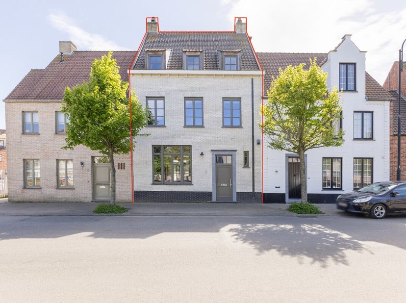 Heist: Très spacieuse maison prête à emménager à vendre avec jardin ensoleillé et garage à Heulebrug, Knokke-Heist Vous êtes à la recherche dune maiso