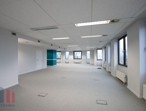                                         Bureaux à louer à Anderlecht, € 6.808
