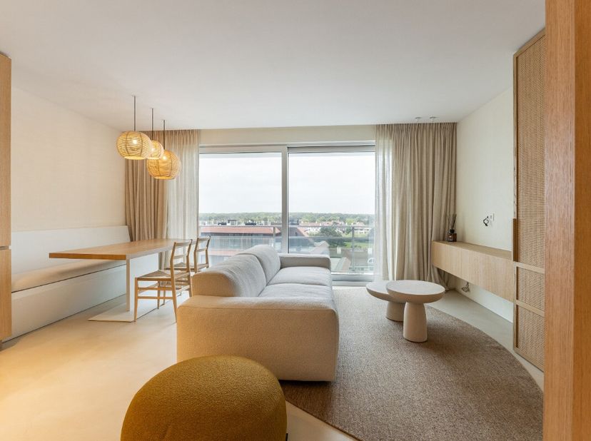 Knokke: Appartement entièrement rénové à vendre avec des finitions haut de gamme en plein cur de Knokke. Découvrez ce magnifique appartement situé à d