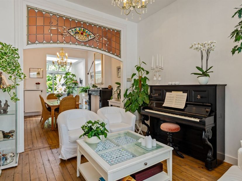 Openhuizendag op Zaterdag 13 Juni van 17u00 - 18u00.<br />
Ligging: De woning is gelegen in het geliefde Antwerpen Zuid, een bruisende en trendy wijk