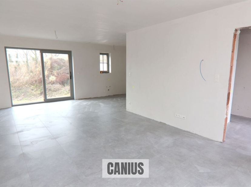 NIEUWBOUWWONING MET 3 SLKS OP HET BEGIJNHOF<br />
Aan de stadsrand van Sint-Truiden treffen wij op het Begijnhof vier unieke nieuwbouwwoningen aan. De