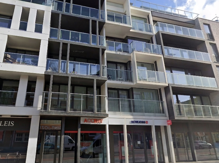 1. Kapelstraat 79, Bredene — EPC A (308 m²)<br />
Situé en plein cœur de Bredene-Duinen (Res. Seaborn). Ce bâtiment (rénové en 2018) a une largeur de