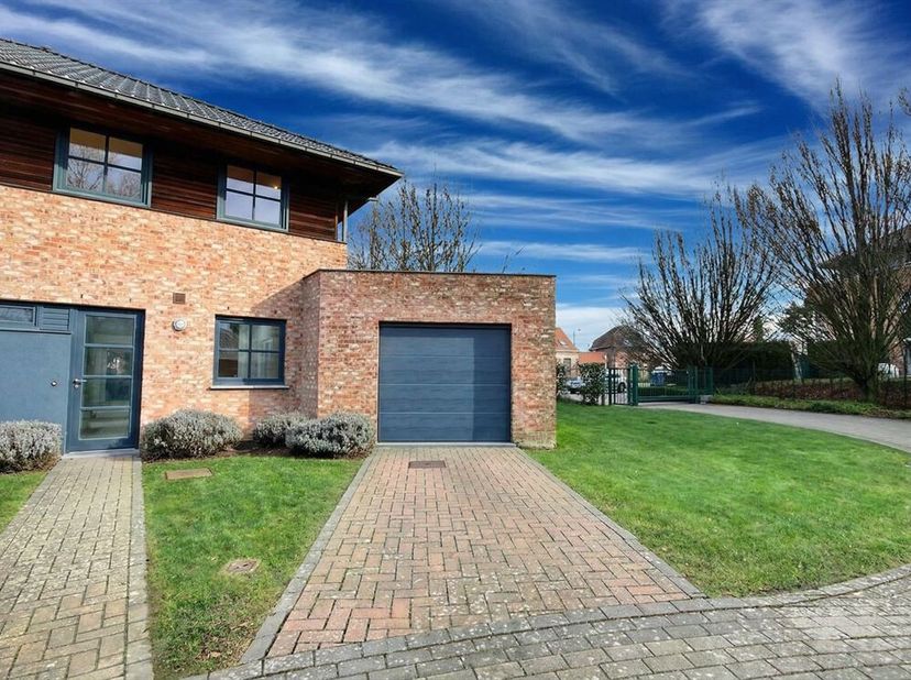 Superbe construction avec garage dans un clos résidentiel
