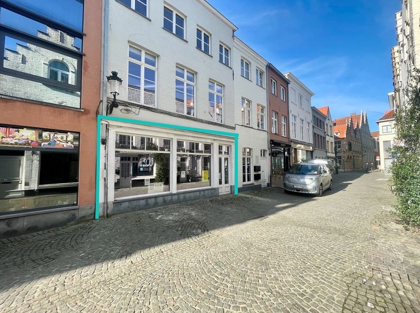 Bedrijfsvastgoed te koop in Jozef Suvéestraat 16 bus 01,
                    8000 Brugge