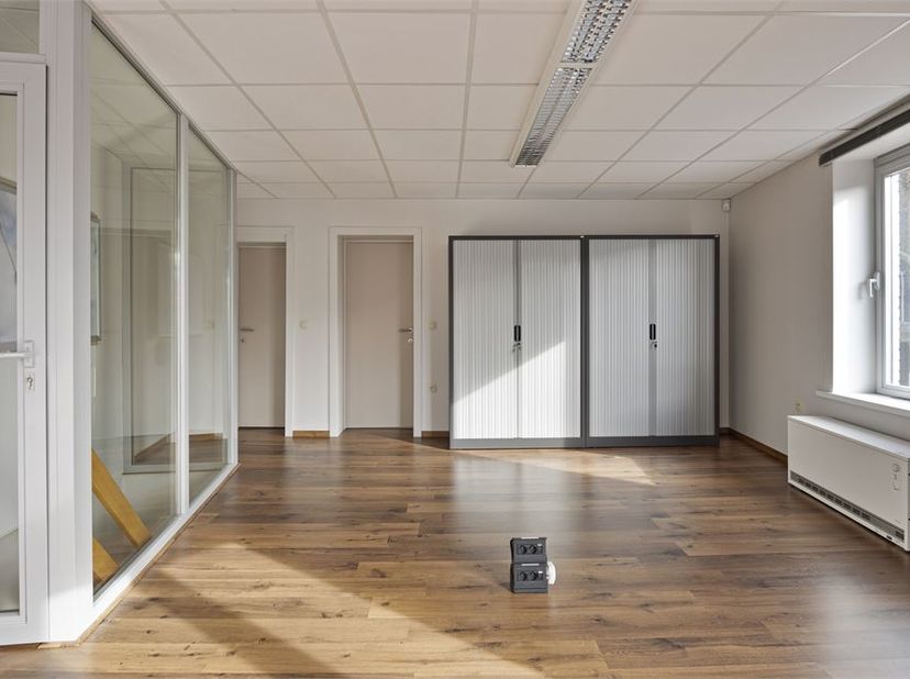 Bien professionnel à vendre
                    à 9400 Ninove