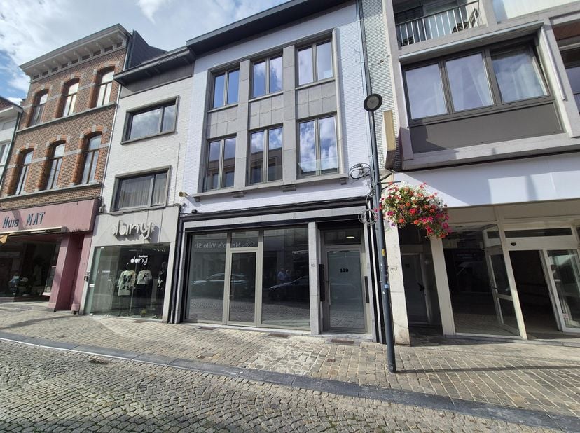 Bedrijfsvastgoed te huur in Maastrichterstraat 120,
                    3700 Tongeren