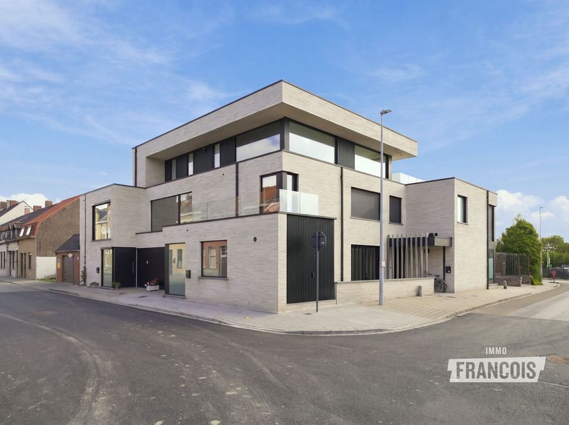 Huis te koop in Veurnestraat 147,
                    8970 Poperinge