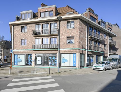                                         Espace de bureaux à vendre à Harelbeke, € 229.000

