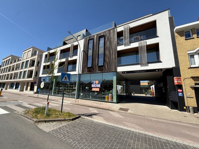 Garage à vendre
                    à 8200 Sint-Andries
