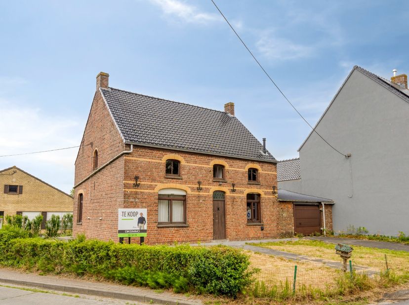 In Torhout stellen wij u met plezier dit karaktervolle renovatieproject voor, gelegen op een uitstekend bereikbare locatie. Deze eigendom biedt een un
