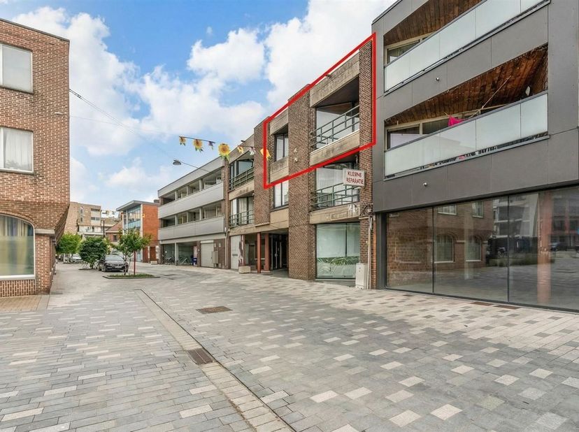 Gunstig gelegen appartement met 2 slaapkamers <br />
<br />
Ligging: Dit appartement is gunstig gelegen in het centrum van Lommel. Dankzij de centra