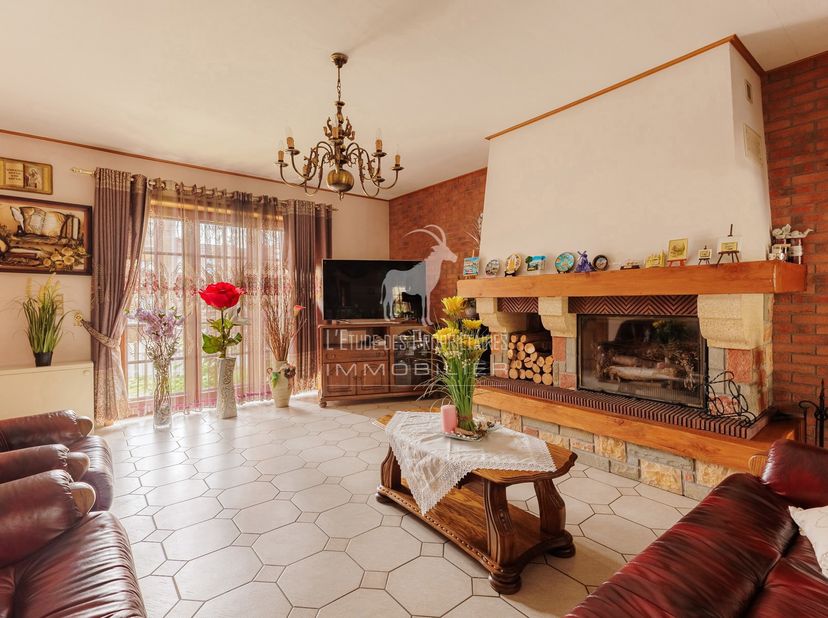 Referentie agentschap: V7130-031<br />
Virtuele tour: https://immo360.immo-facile.com/vtour/fr/dcggf5/frame<br />
Ontdek dit prachtige huis in het cha