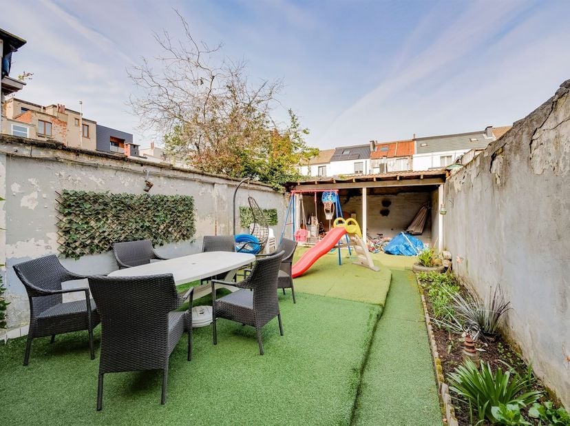 Maison à vendre à Familiestraat 17,
                    2060 Antwerpen