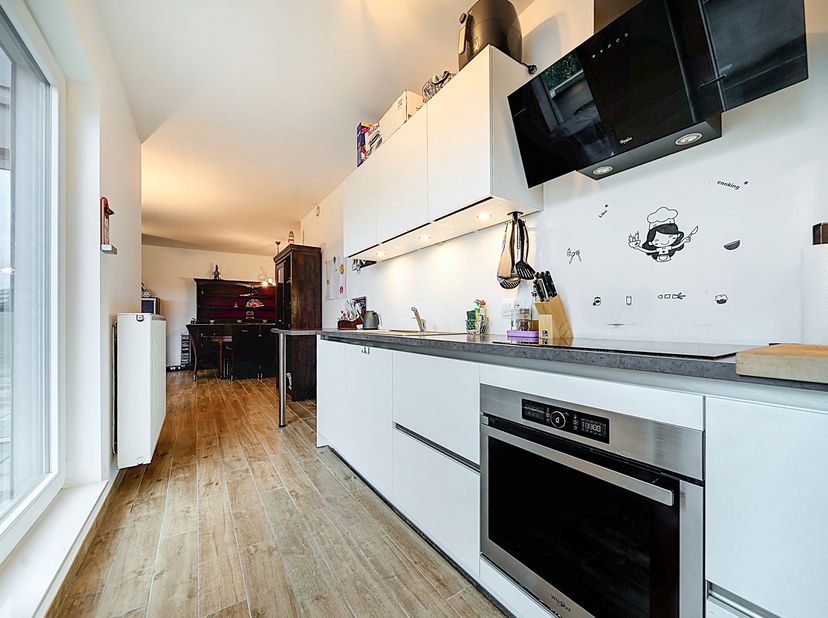 Easyhome vous propose ce magnifique appartement lumineux et spacieux idéalement situé Rue de la Laiterie 90 à 1070 Anderlecht.<br />
Gros potentiel su