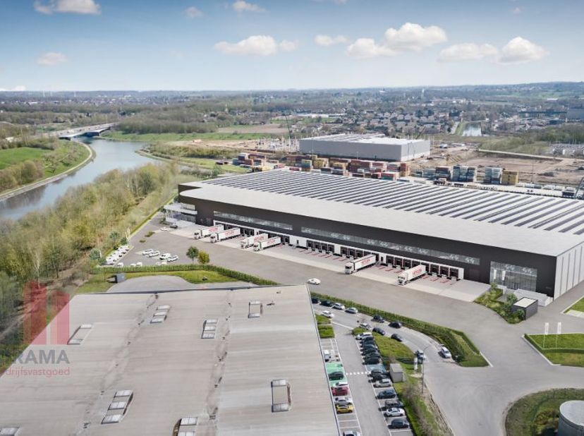 Unité PME au sein d’un nouveau projet logistique comprenant 12.053 m² de surface de stockage, 1.174 m² de bureaux et 2.297 m² de mezzanine.<br />
Grâc