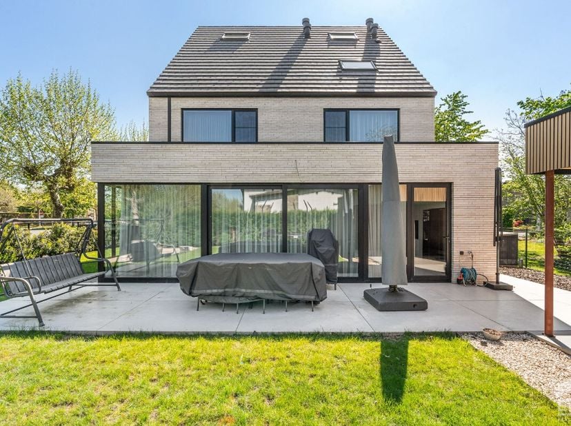 À vendre : maison individuelle écoénergétique à Kermt, Hasselt, offrant 7 chambres et 360 m² habitables. Cette maison familiale de qualité (constructi