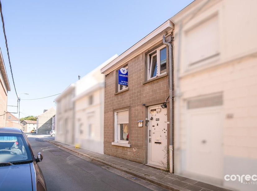 Volledig te renoveren woning met diepe tuin op rustige ligging.<br />
<br />
STARTPRIJS: Elk bod boven deze startprijs, wordt voorgelegd aan de eige