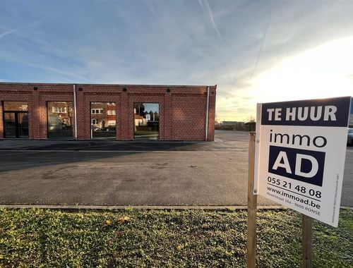                                         Bureaux à louer à Renaix, € 2.950
