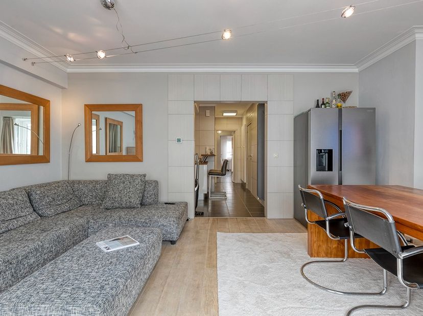 Kasper &amp;amp; Kent presenteert met trots dit uitzonderlijke, volledig instapklare appartement op een absolute toplocatie in het hart van Knokke. Gelege