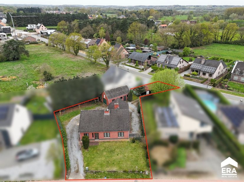 [[ DIT PAND NEEMT DEEL AAN DE ERA OPEN HUIZEN DAG OP 13/6 VAN 13:00 TOT 14:00 ]] Deze open bebouwing in Lummen is gelegen in een groene, landelijke om