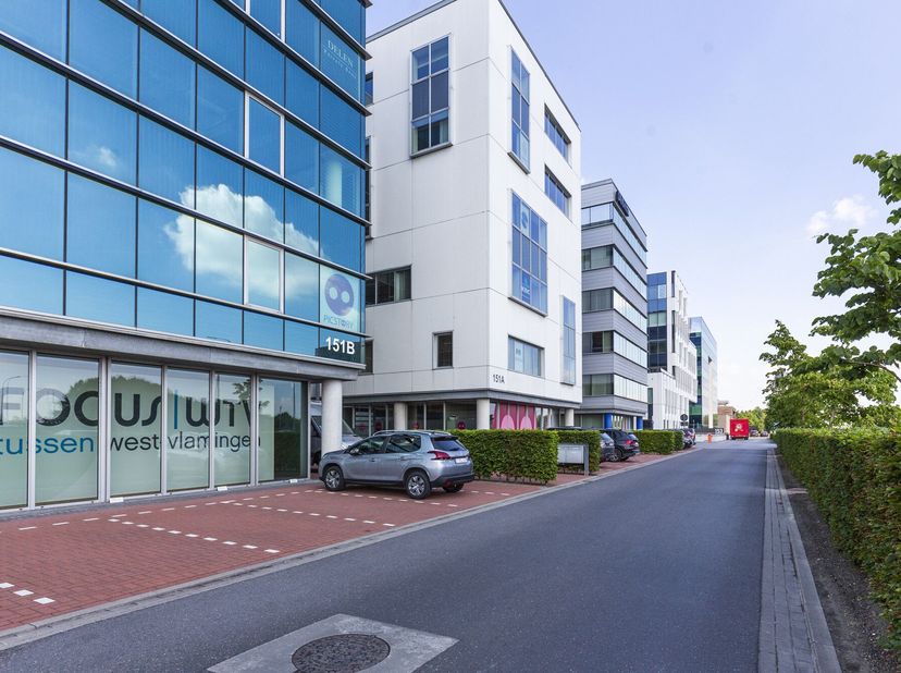 Kantoorruimte te huur van ca. 528 m² op het Westwing Park te Roeselare.<br />
Indeling:<br />
- groot landschapskantoor<br />
- 2 spreekkamers/burelen