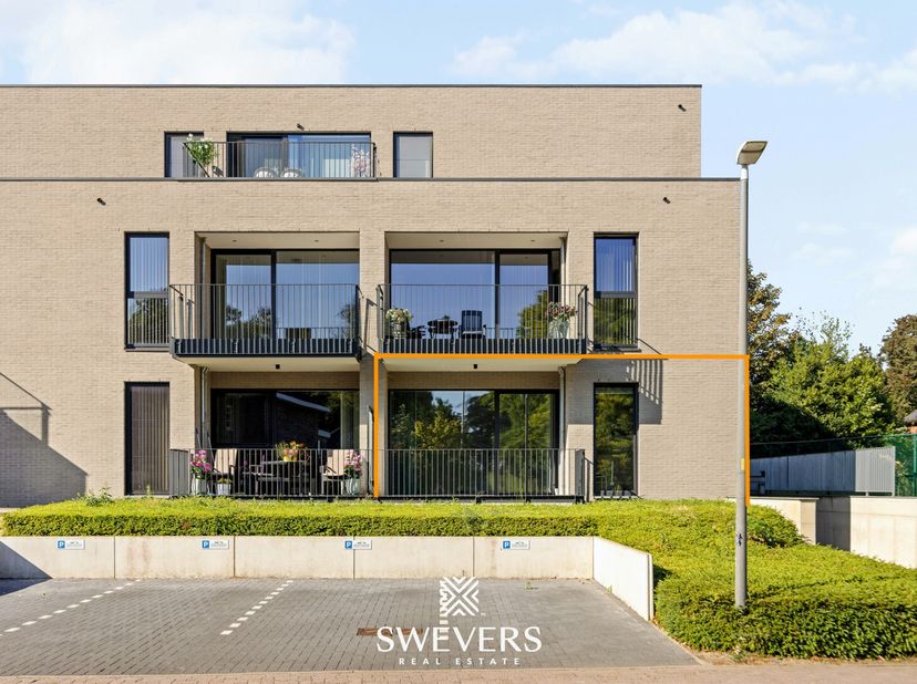 Voor meer info en foto’s, surf naar www.swevers.be – Instapklare serviceflat op het gelijkvloers in Residentie Groenpark, gelegen aan Omstraat 10 bus