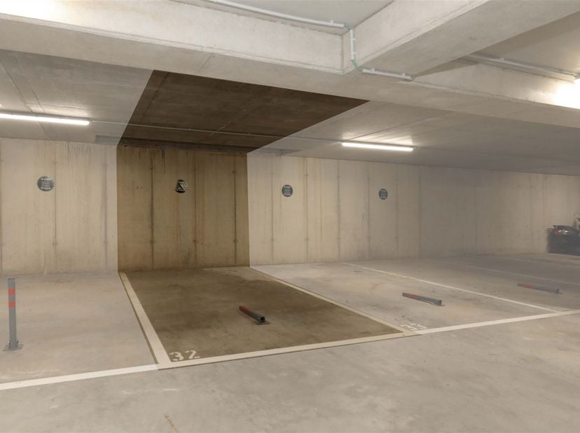 Autostaanplaats midden in het centrum van Hoeselt! <br />
<br />
Midden in de gezellige dorpskern van Hoeselt bevindt zich het gloednieuwe project r