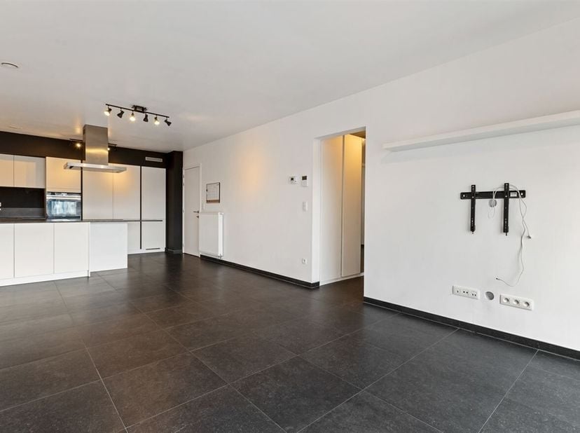 Instapklaar appartement met 2 slaapkamers en terras nabij het centrum van Lier! <br />
Ligging<br />
Op een toplocatie, vlak bij het station van Lier,