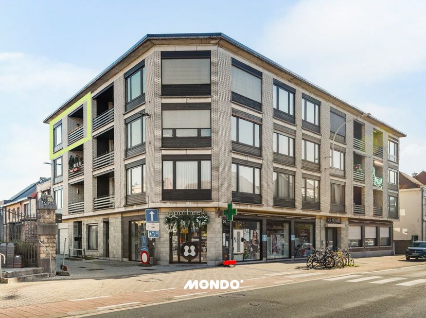 Ontdek dit instapklare en energiezuinige appartement (EPC-label B), gelegen op de derde verdieping in de Kerkhofstraat 2 bus 302 te Walem (Mechelen).<
