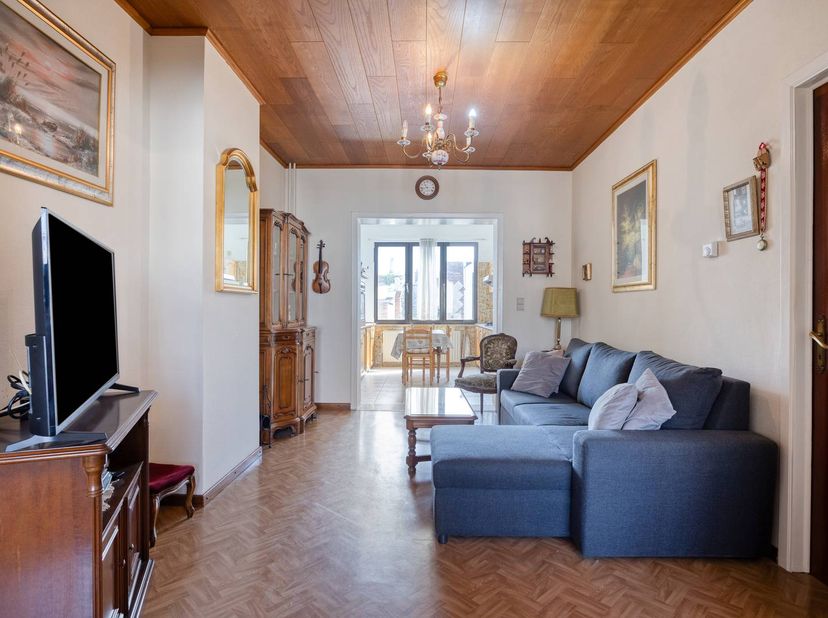 Zoekt u een huis met garage in Deurne? Dan hebben wij dit uitstekend onderhouden huis te koop in Deurne aan de Albert Bevernagelei 36. Dankzij de uits