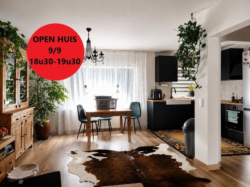 OPEN HUIS 9/9 van 18u30 tot 19u30.<br />
<br />
Dit ruim en lichtrijk duplex appartement is gelegen op de tweede verdieping van een kleinschalige resi