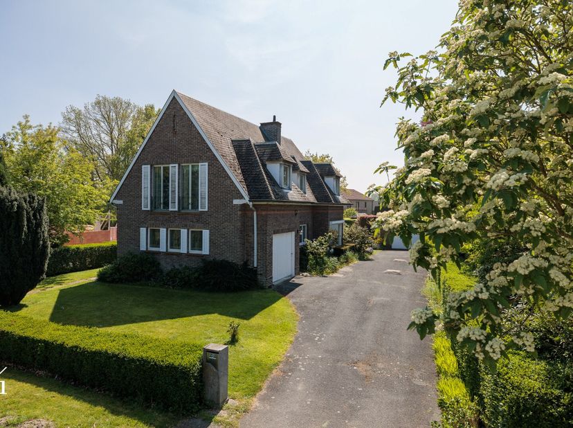 U kan de documenten downloaden en de woning virtueel bezoeken op www.irres.be.<br />
Voor meer info of een bezoek kan u contact opnemen met Daphne op