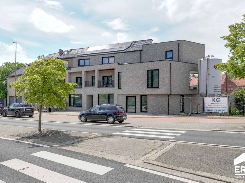 À vendre : appartement fermé moderne à Genk, situé Rozenkranslaan, en périphérie de la ville, proche des écoles, des transports en commun et de la gar