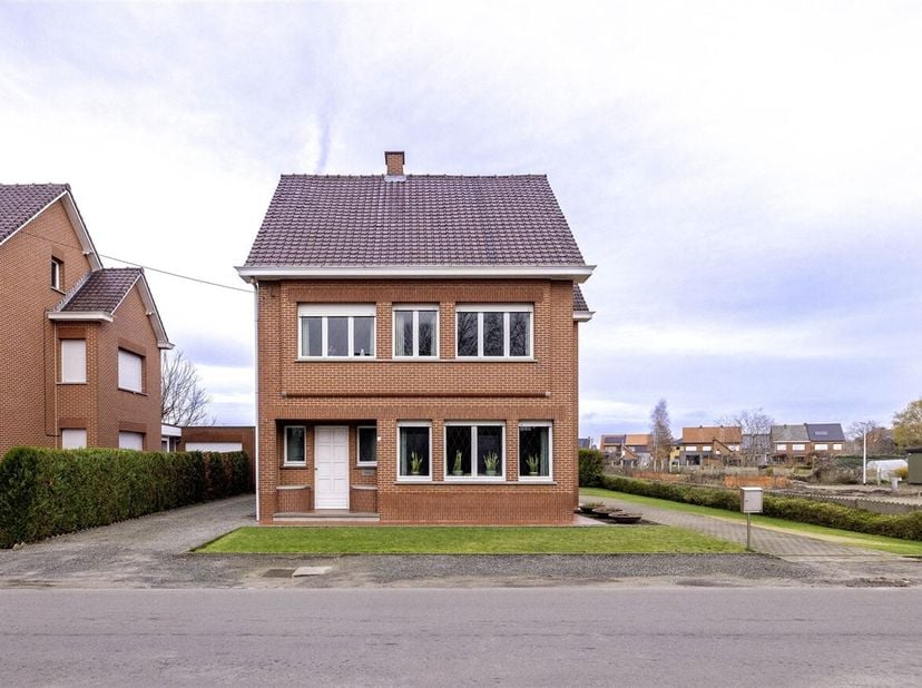 Journée portes ouvertes le samedi 14 mars de 14h à 15h.<br />
Bâtiment ouvert à rénover sur un terrain d'environ 1.035 m² à Eindhout<br />
Ce bâtiment
