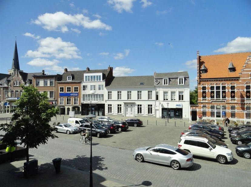 Appartement spacieux au cœur de Herentals<br />
<br />
Situation : L'appartement est situé dans un endroit privilégié, au centre d'Herentals. Toutes