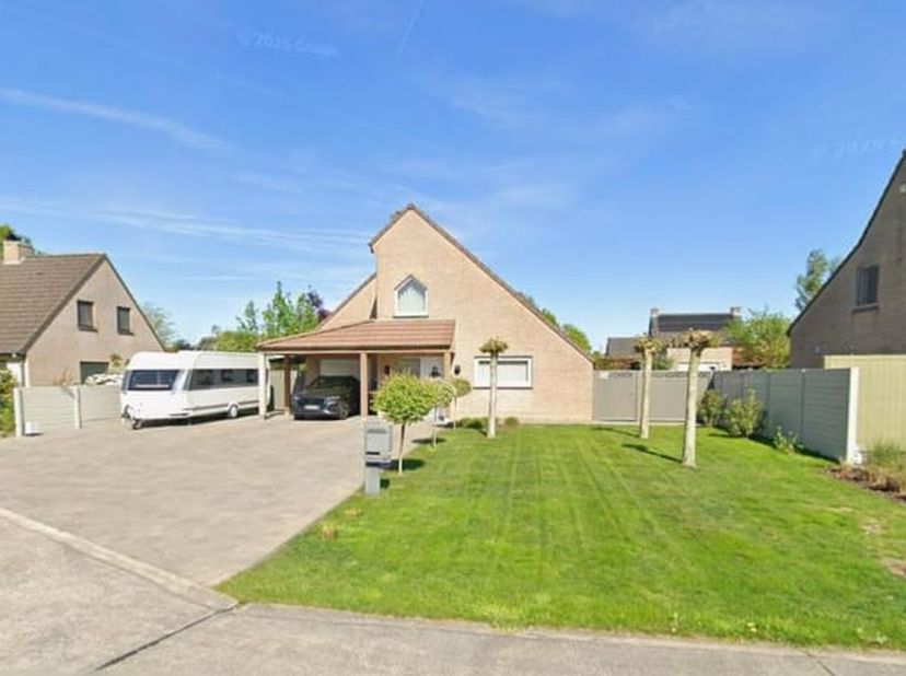 OPEN BEBOUWING MET 3/5 SLAAPKAMERS IN GROENE OMGEVING -<br />
<br />
LAARNE - Open bebouwing met 3-5 slaapkamers in een groene omgeving en doodlopende