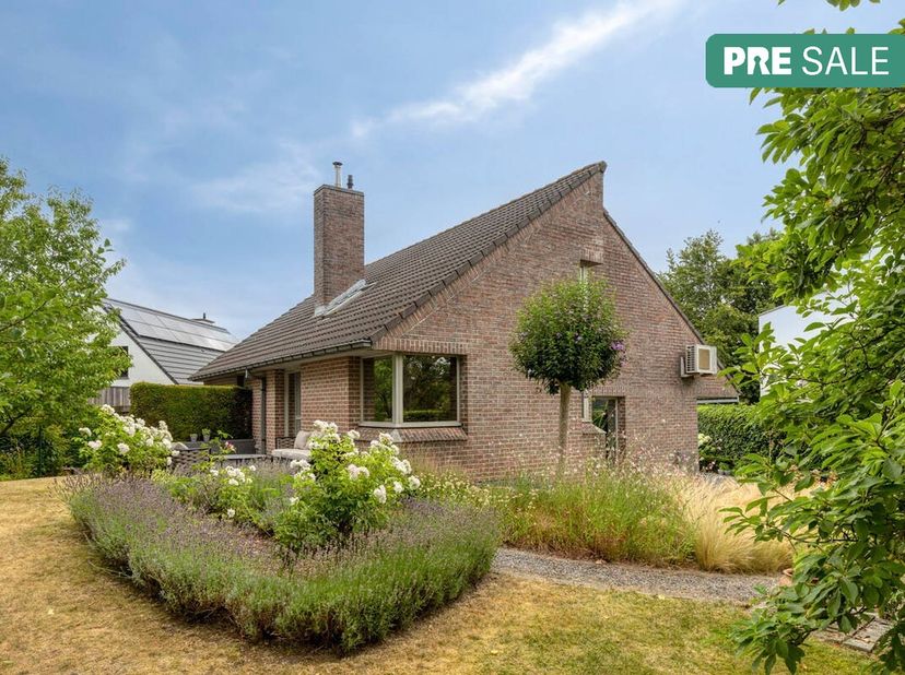 Huis te koop in Hazelaarsdreef 23,
                    8530 Harelbeke