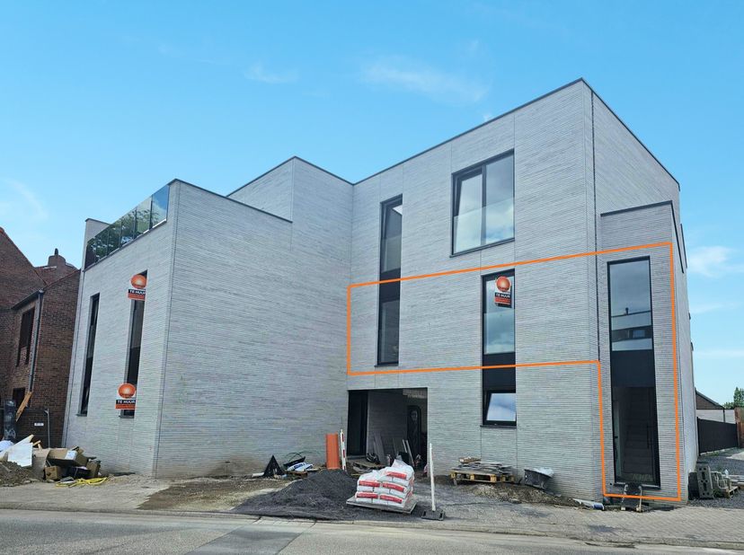 Degelijk afgewerkt nieuwbouw appartement met terras.<br />
Dit nieuwbouw appartement op de eerste verdieping is gelegen in Opgrimbie, dichtbij het cen