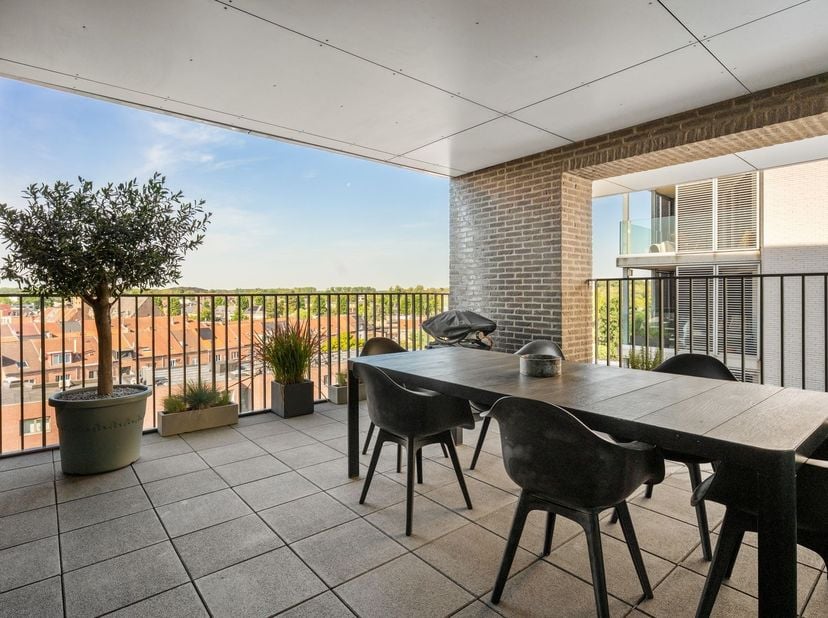 Situé dans un cadre unique et paisible, cet appartement lumineux offre une vue magnifique sur la Dijle et la ville de Malines. Vous vous trouvez en mê