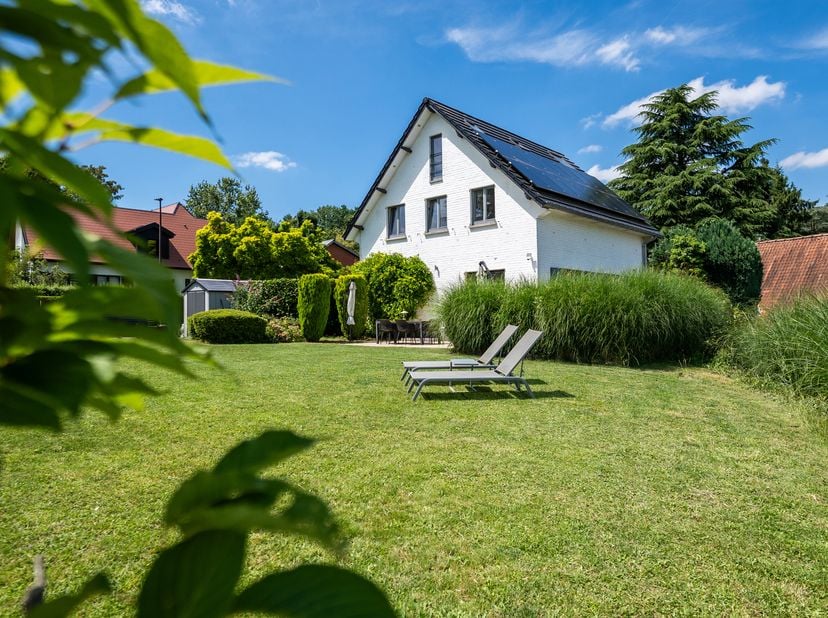 Beersel – Gelegen in de zeer gegeerde wijk Ingendael, op wandelafstand van het station van Sint-Genesius-Rode, aangename VILLA (4SLK/1BADK/1DK) gebouw