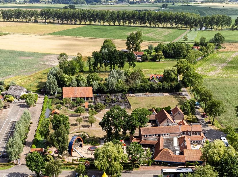 Bien professionnel à vendre
                    à 9980 Sint-Laureins