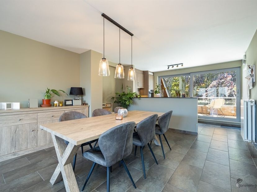 Découvrez cet appartement accueillant, idéalement situé dans le centre animé de Hamme.<br />
Avec une surface habitable de 114m², cette propriété vous