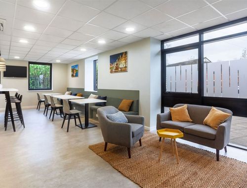                                         Kantoorgebouw te huur in Brussel, € 109
