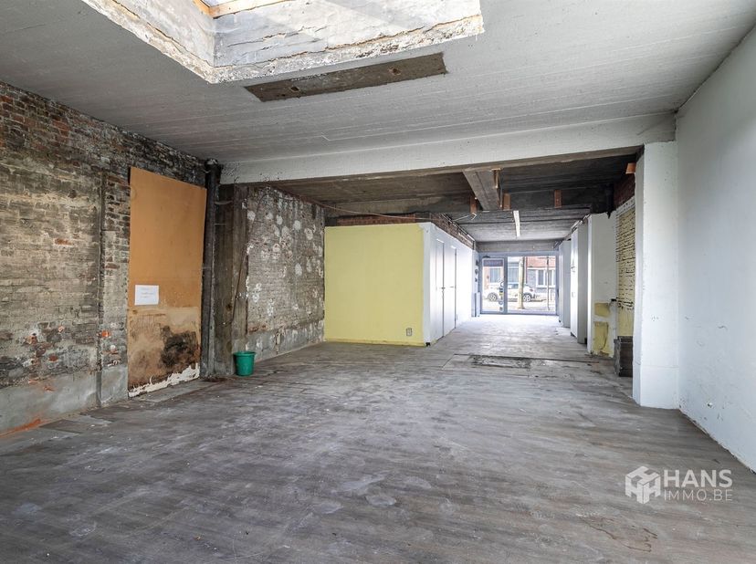 Diksmuidelaan 208 - Berchem<br />
<br />
Rez-de-chaussée commercial (86 m²) avec potentiel à Berchem<br />
Sur Diksmuidelaan à Berchem se trouve ce