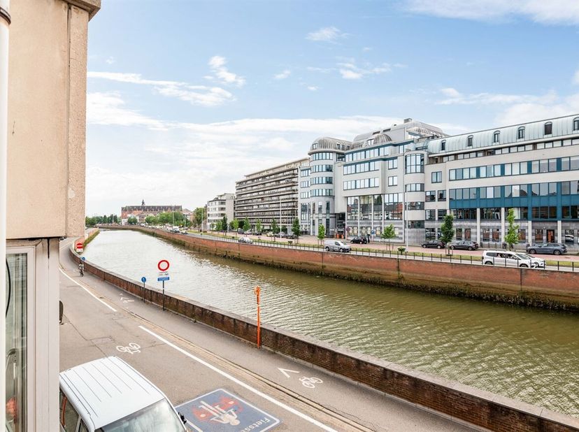 Vous êtes à la recherche d'une maison charmante et prête à être emménagée à Malines, qui combine parfaitement caractère, espace et confort ? Dans ce c