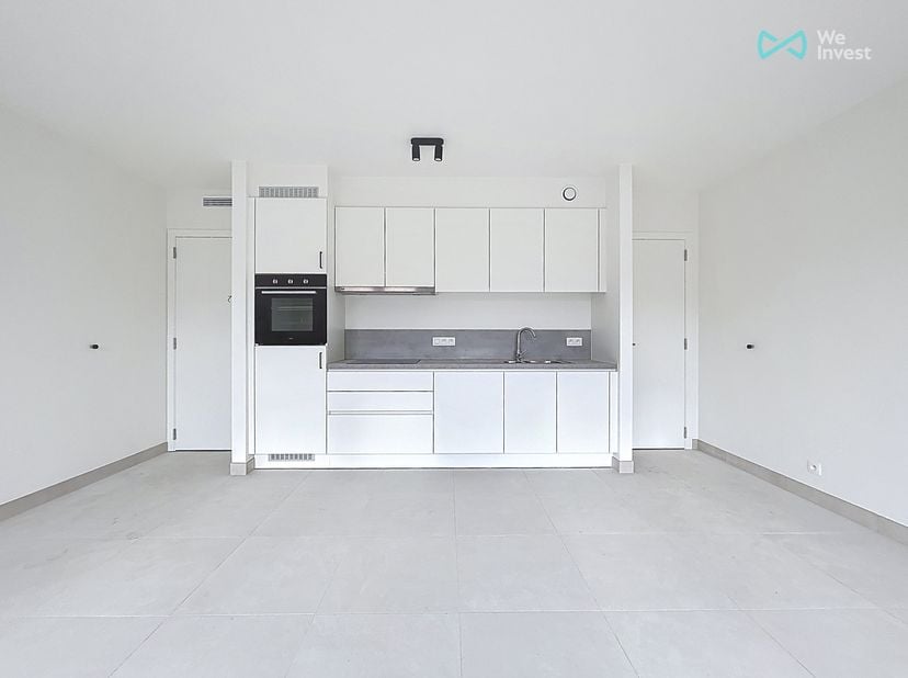 Mail: rent.brussels@weinvest.be Tel: 02/315.51.73<br />
We Invest is verheugd u dit studio-appartement in het hart van het Mench-residentieel project