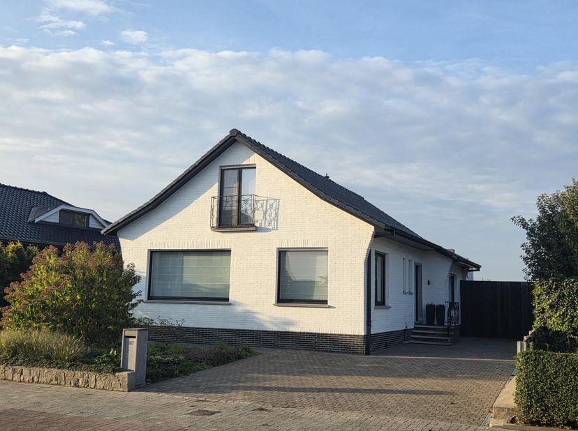 Huis te koop in Lokerenbaan 267,
                    9240 Zele