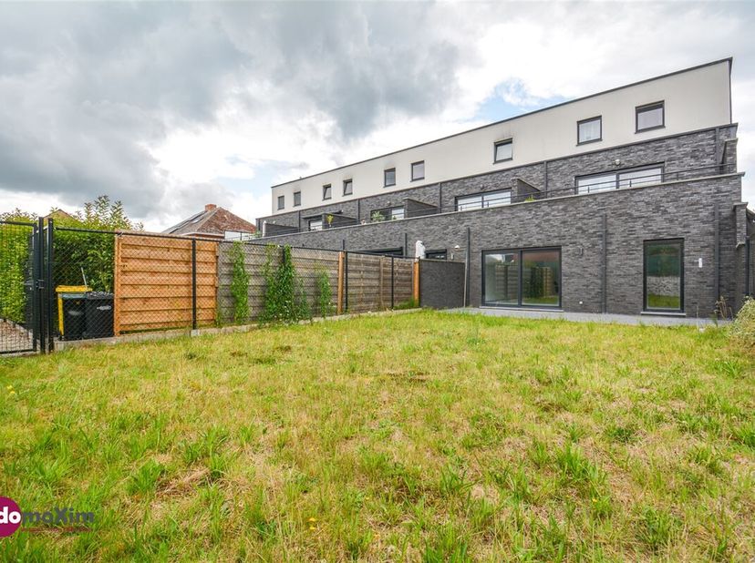 Lichtrijk appartement met één slaapkamer en privétuin in Haacht<br />
Ontdek dit stijlvol en lichtrijk één-slaapkamer appartement met privétuin, waar